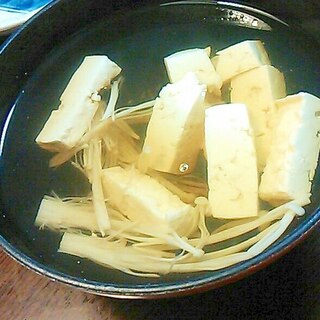 豆腐とエノキダケのお吸い物